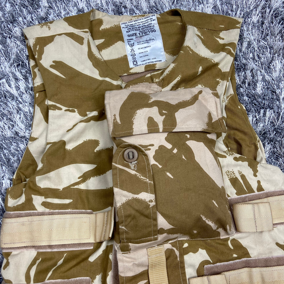 1990s MULTIPOCKET TACTICAL DESERT CAMO VEST