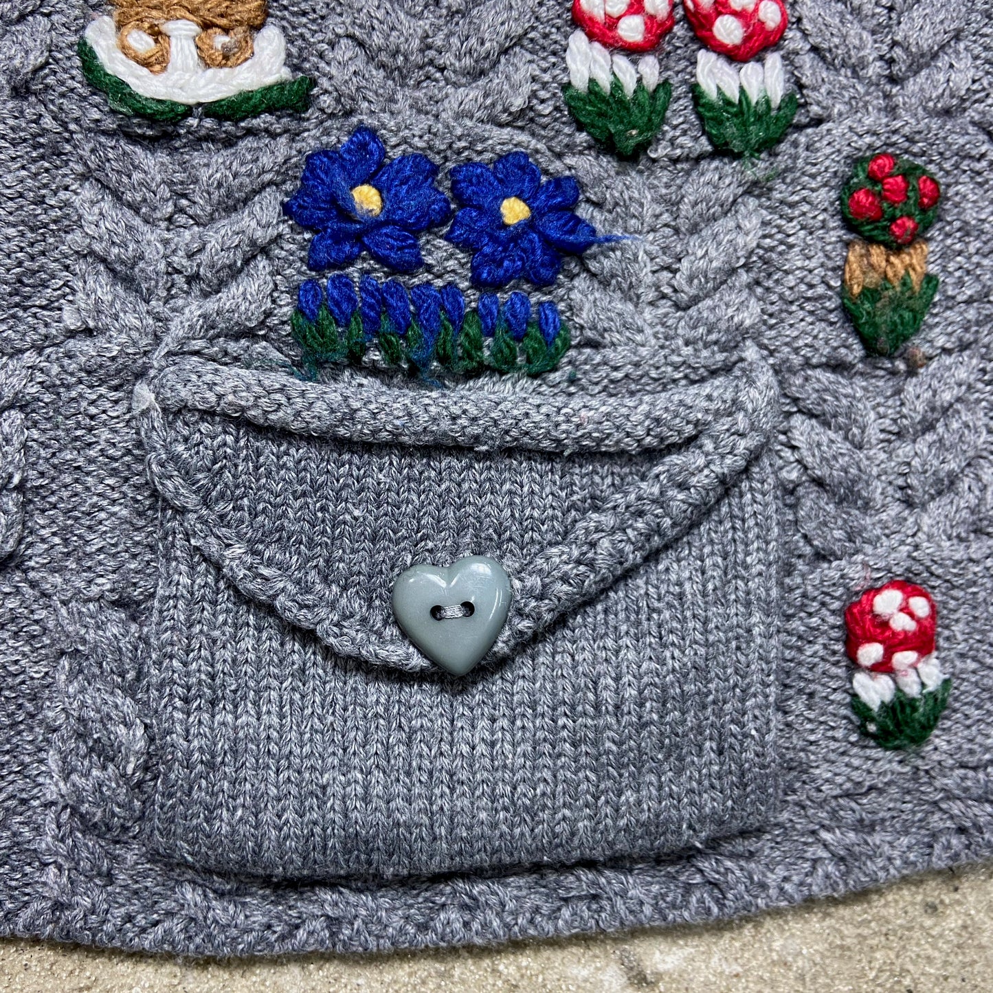 CUTE MUSHROOMS AND FLOWERS HANDCRAFTED KNITTED VEST 1980s