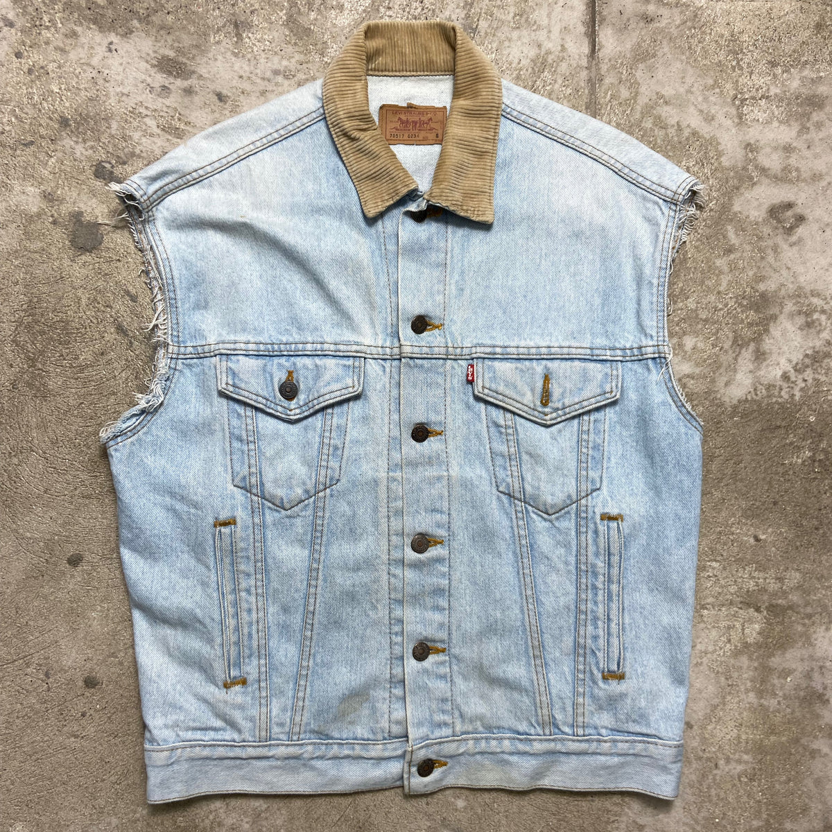 1980s LEVIS BABY BLUE FADED DENIM HEAVY VEST