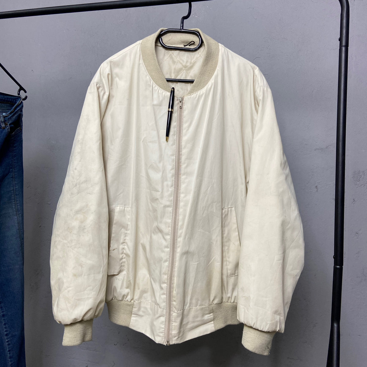 CREAM BEIGE FADED BOMBER JACKET 1980s