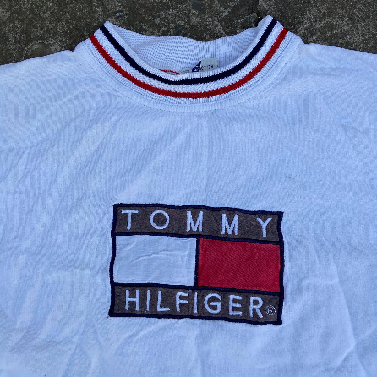 1990s TOMMY HILFIGER EMBROIDERED BIG LOGO TEE