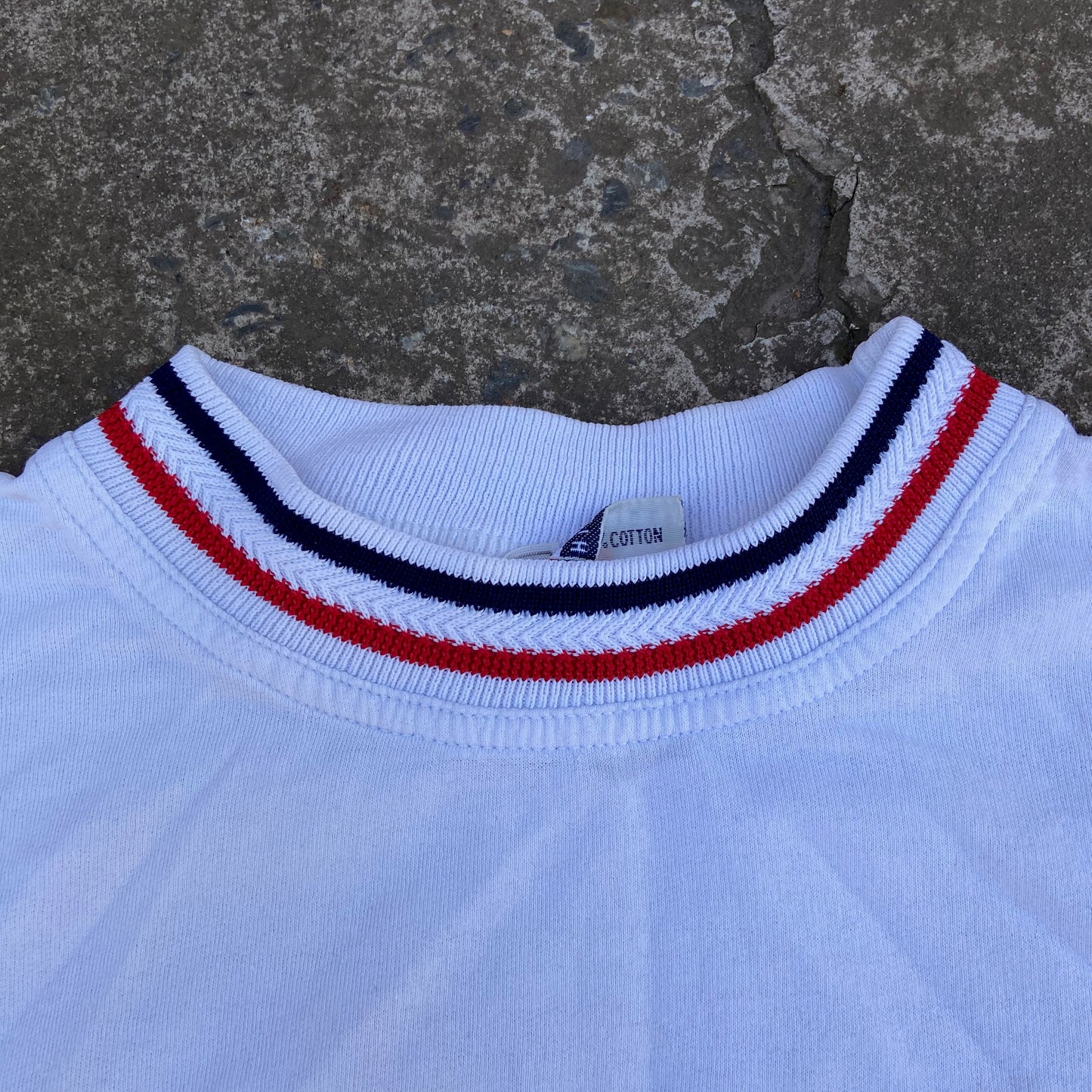 1990s TOMMY HILFIGER EMBROIDERED BIG LOGO TEE