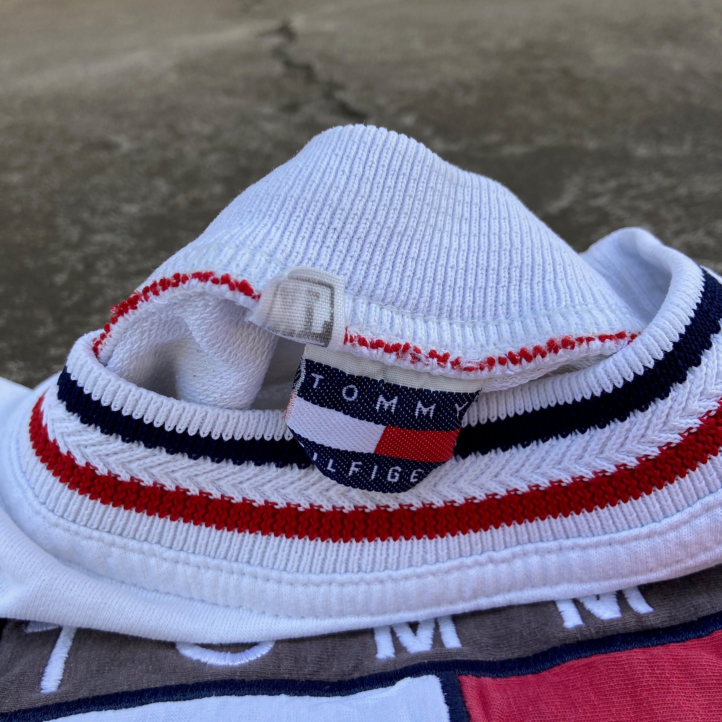 1990s TOMMY HILFIGER EMBROIDERED BIG LOGO TEE