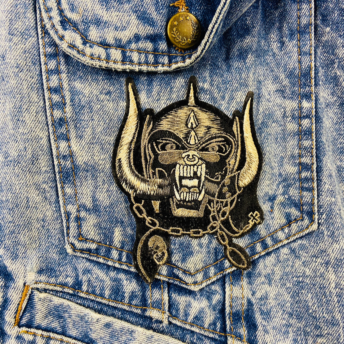 VINTAGE FADED ACID WASH DENIM VEST PINNED ORIGINAL ROCK BANDS BADGES 1980s