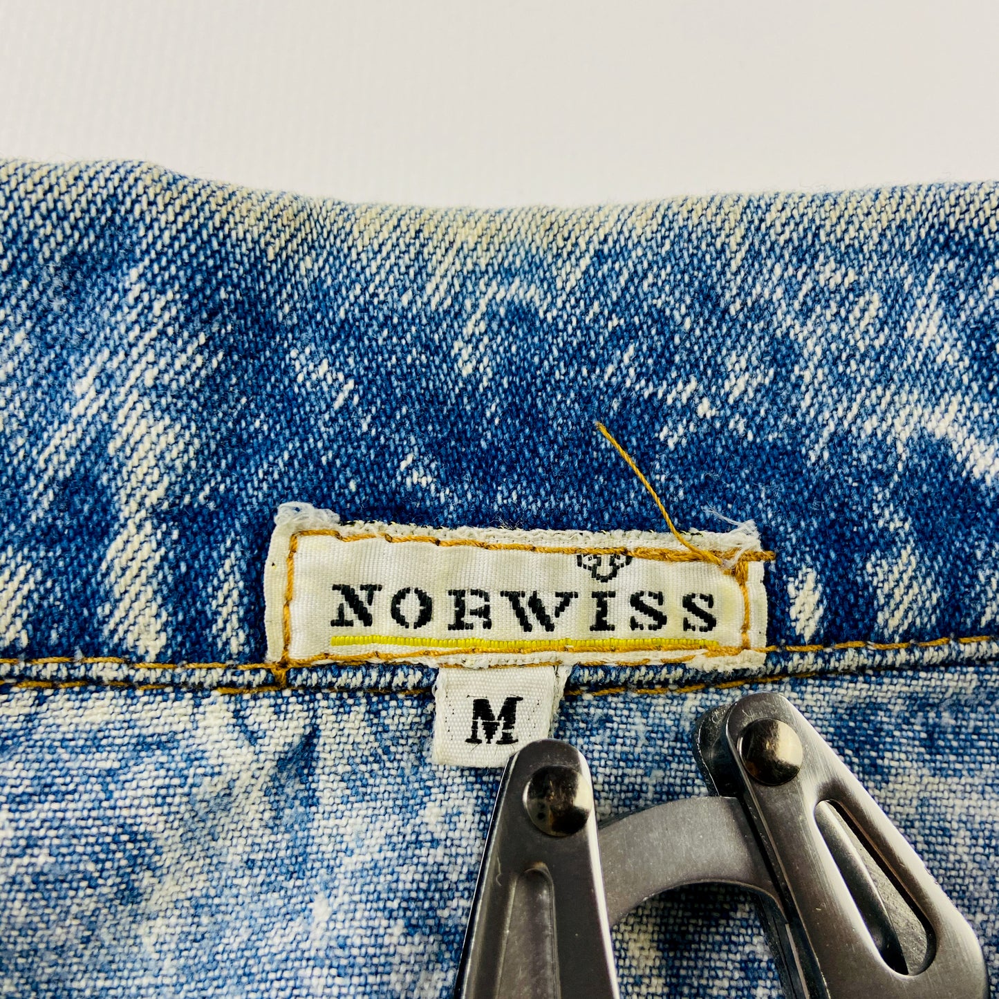 VINTAGE FADED ACID WASH DENIM VEST PINNED ORIGINAL ROCK BANDS BADGES 1980s