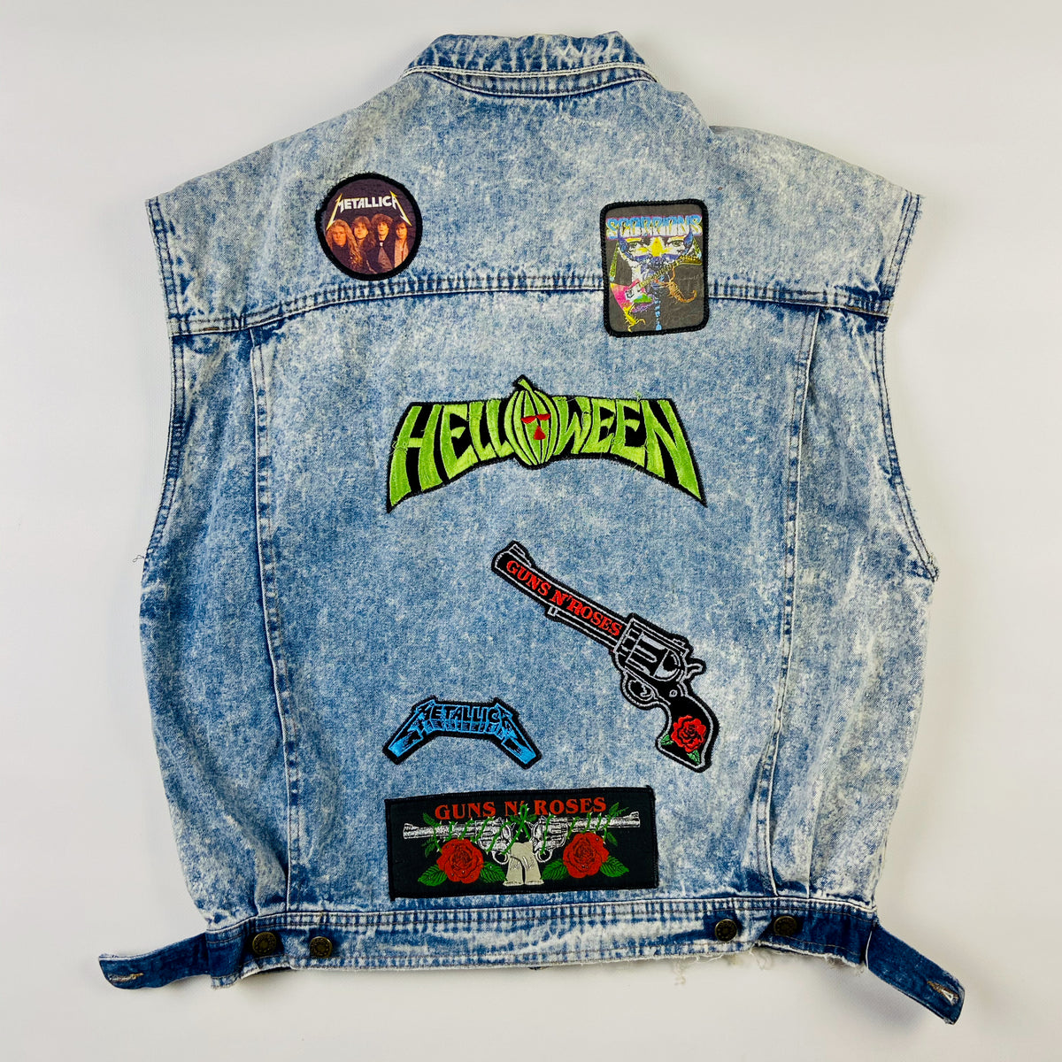 VINTAGE FADED ACID WASH DENIM VEST PINNED ORIGINAL ROCK BANDS BADGES 1980s