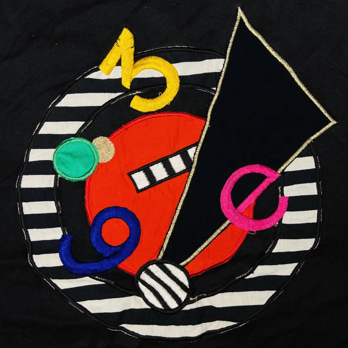 EMBROIDERED GEOMETRY ART BY LAUREL ESCADA TEE 1990s