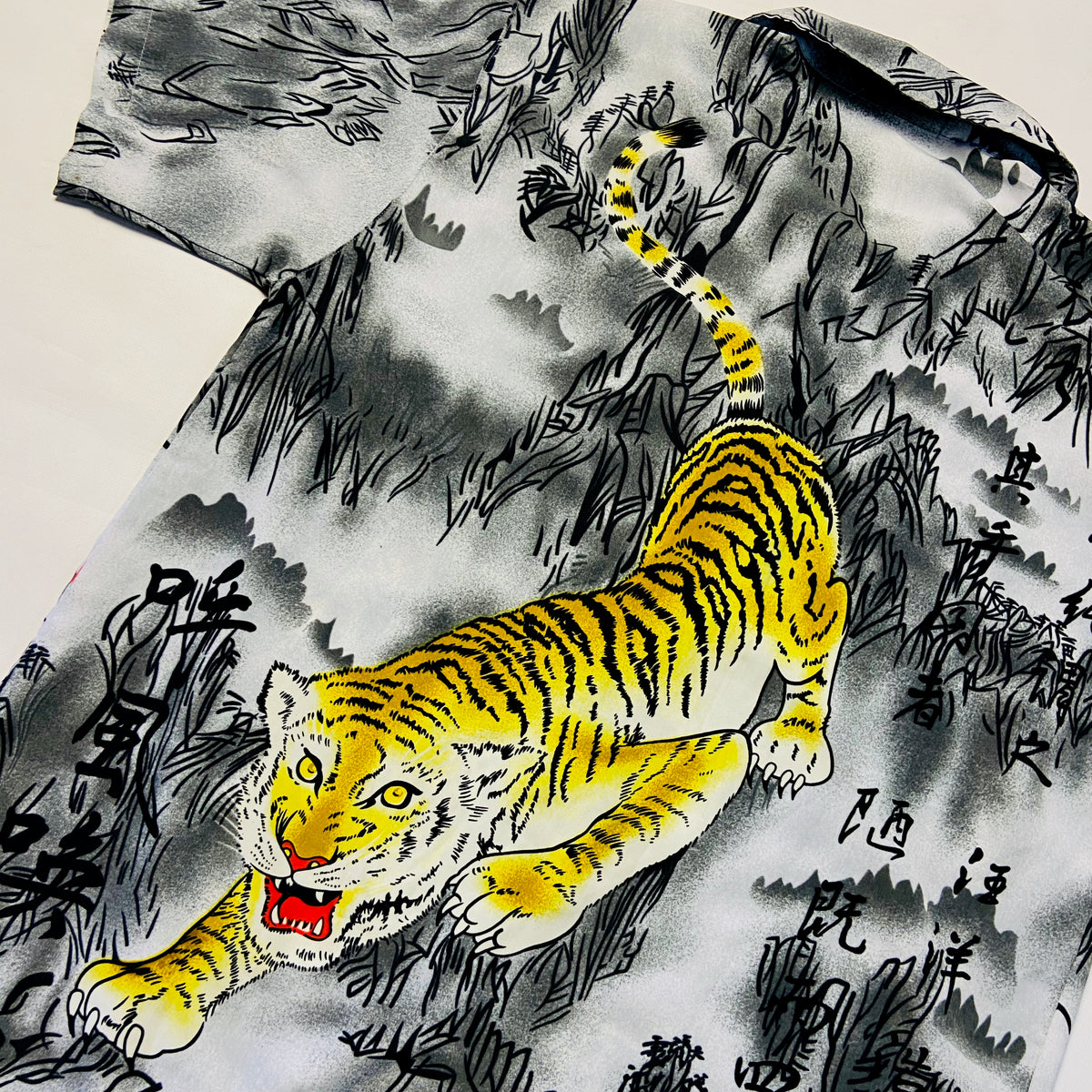 JAPANESE TIGER SHIRT 1990s