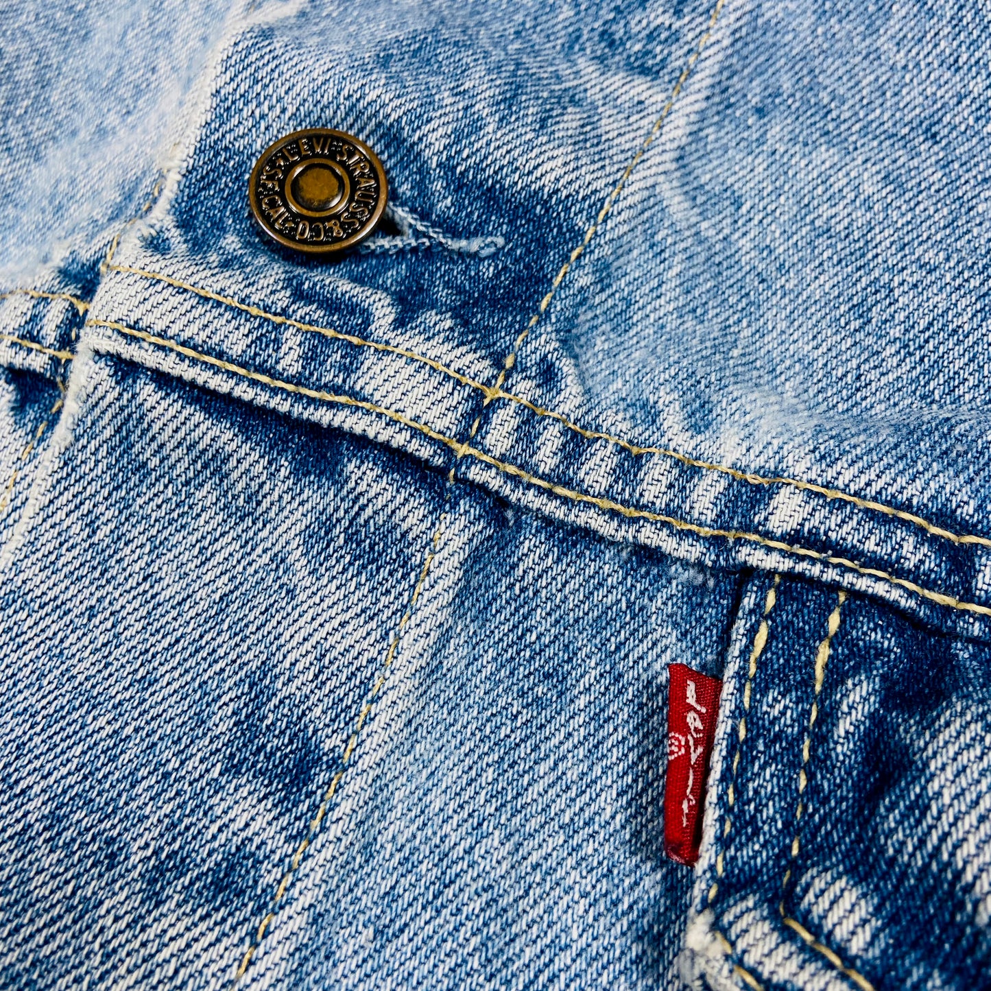 1990s LEVI'S BABY BLUE JEANS JACKET