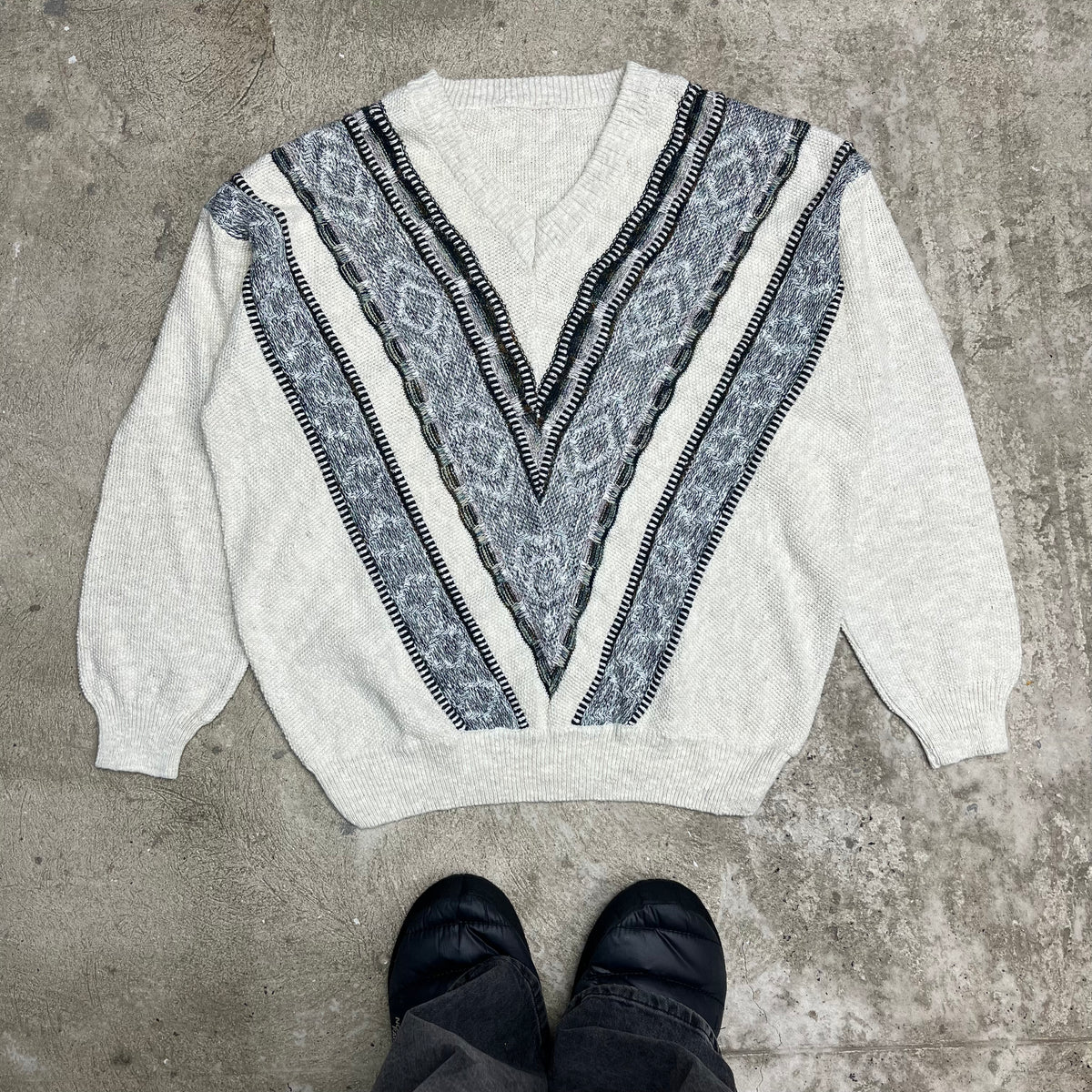 V NECK KNITTED 3D PATTERN SWEATER 1990s