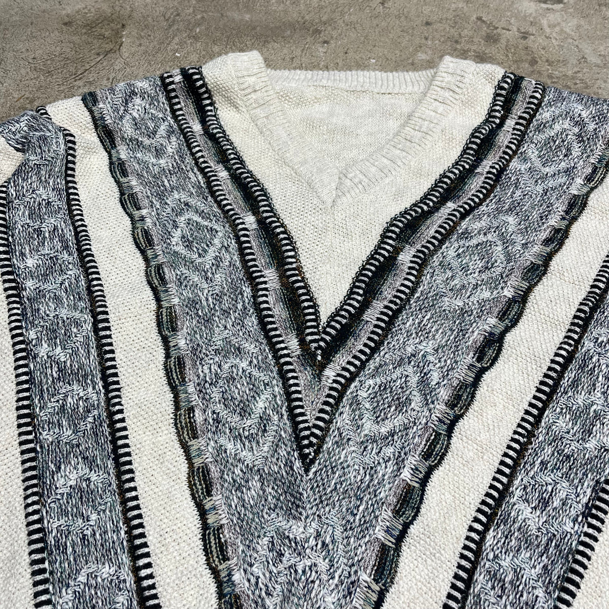V NECK KNITTED 3D PATTERN SWEATER 1990s