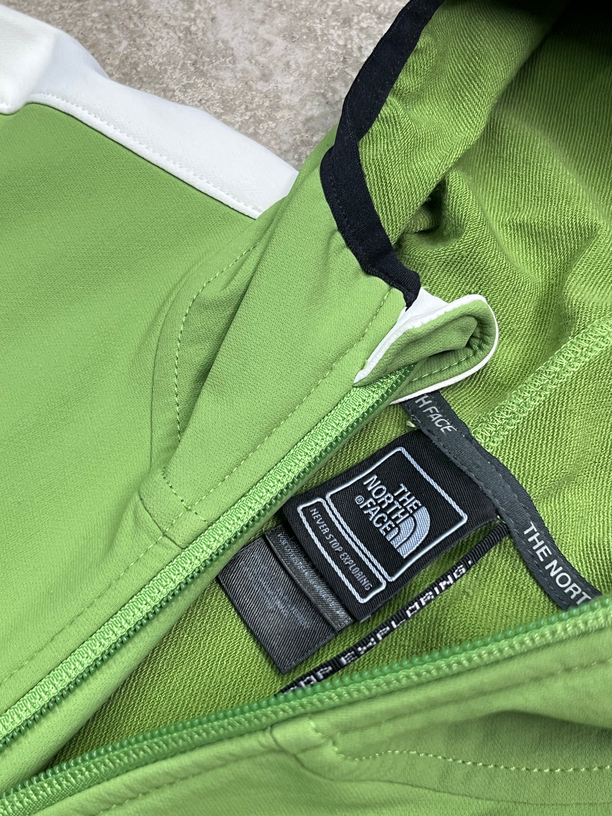 VINTAGE THE NORTH FACE APEX SOFTSHELL HOODED JACKET 2000s