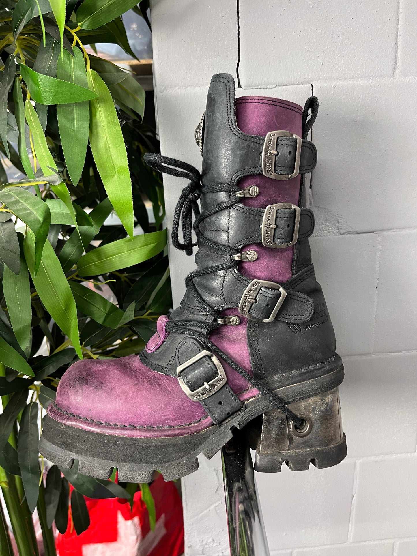 VINTAGE NEW ROCK METALLIC M-8366-S1 PURPLE & BLACK LEATHER BOOTS (2004)