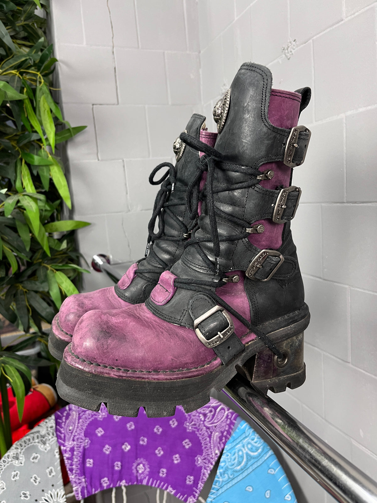 VINTAGE NEW ROCK METALLIC M-8366-S1 PURPLE & BLACK LEATHER BOOTS (2004)