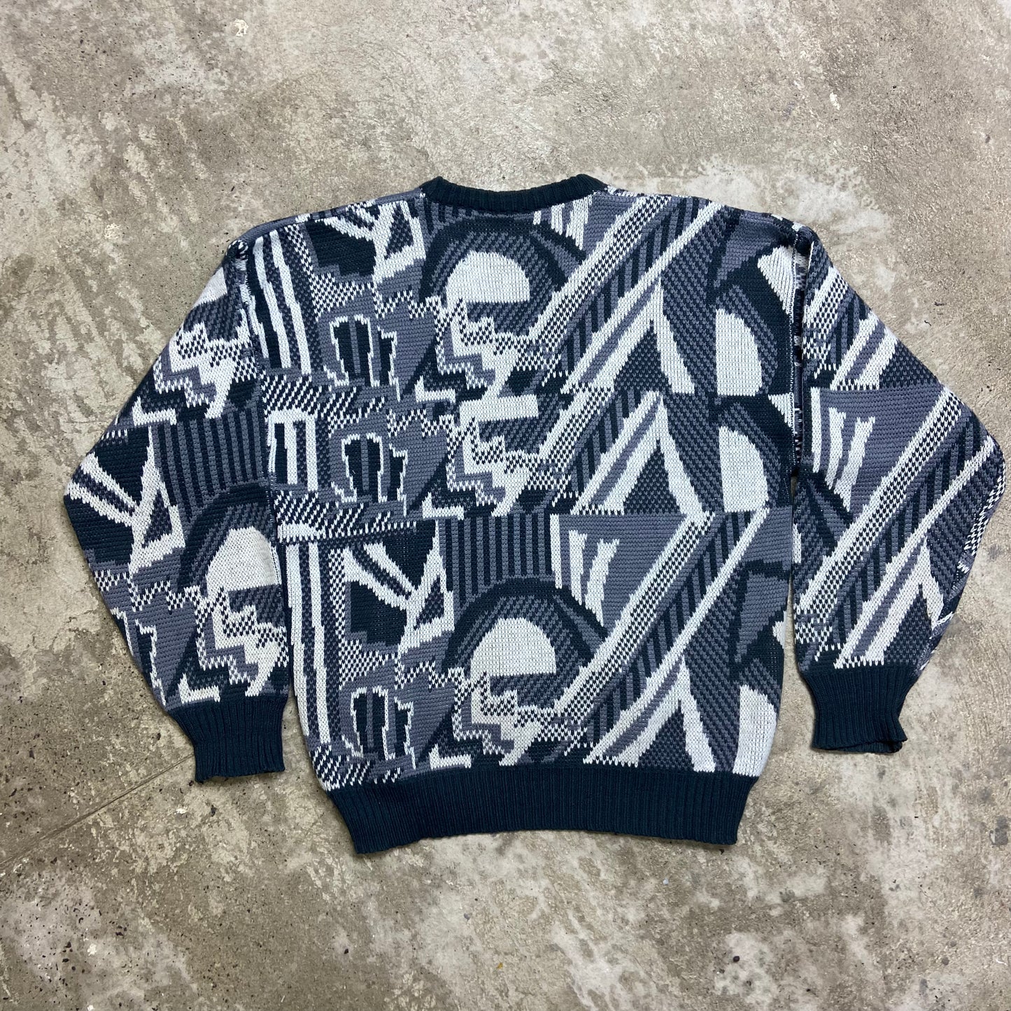 1980s ABSTRACT ART DECO GEOMETRIC PATTERN KNITTED SWEATER