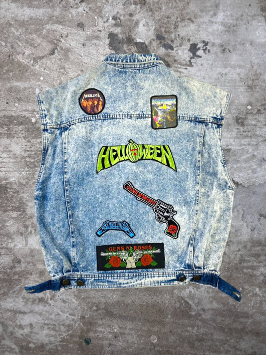 VINTAGE FADED ACID WASH DENIM VEST PINNED ORIGINAL ROCK BANDS BADGES 1980s